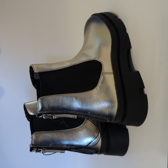 STEVE MADDEN JTeresta Two Tone Bootie - Picture 3 of 9